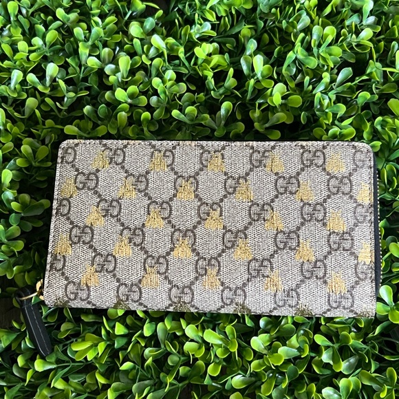 Like new Gucci Supreme Bee long wallet with zipper, with dust bag only - Picture 5 of 9